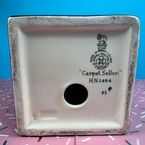 Royal Doulton Vintage Figurine “The Carpet Seller” HN 1464 Excellent Condition - Picture 14 of 16